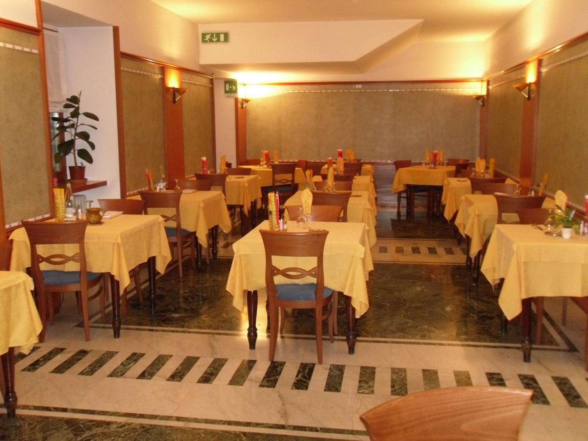 Hotel Centrale San Pellegrino Terme Ngoại thất bức ảnh