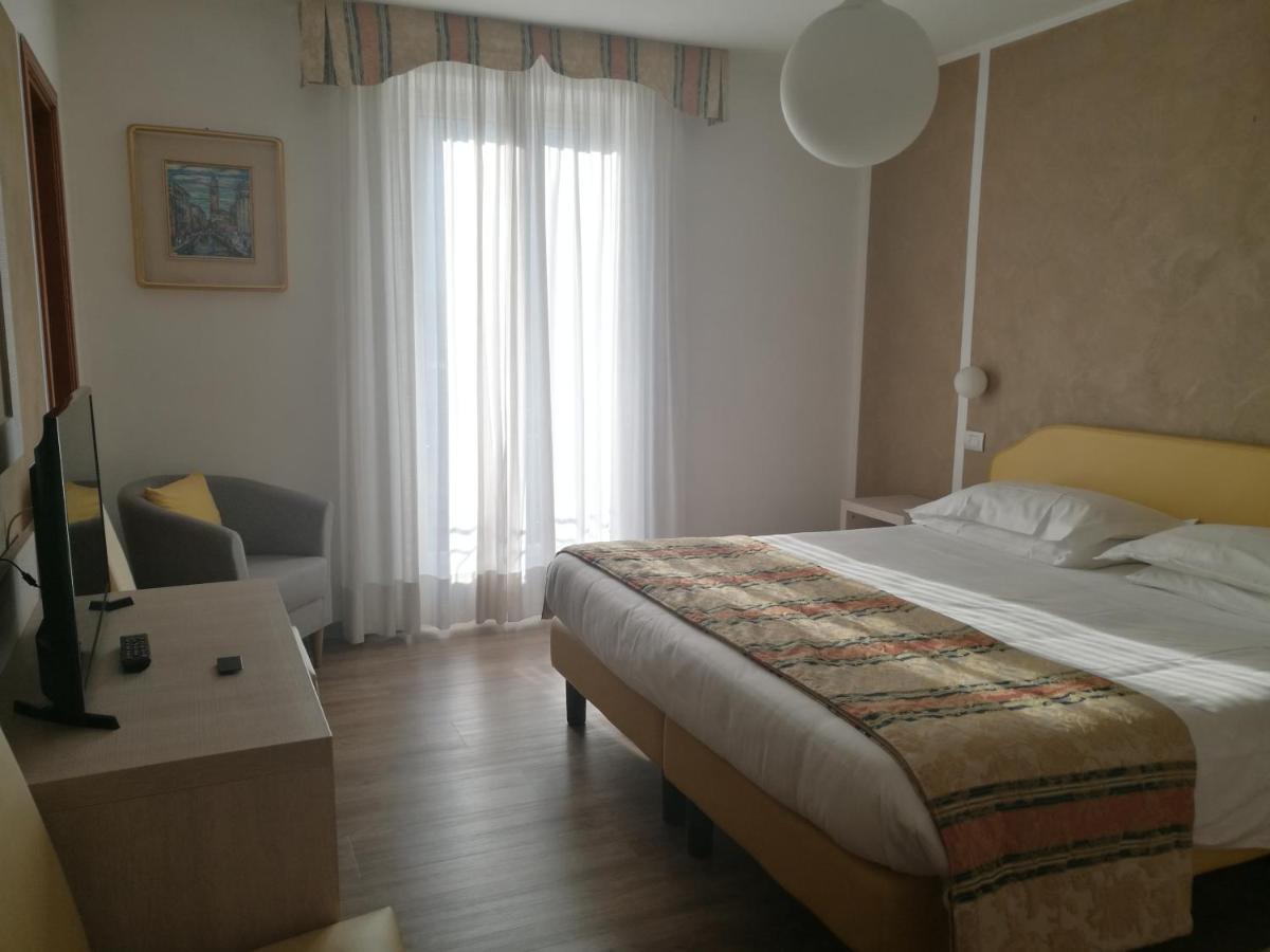 Hotel Centrale San Pellegrino Terme Phòng bức ảnh
